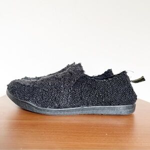 Vionic Malibu Slip On Supportive Sneaker in Black Boucle - size 7